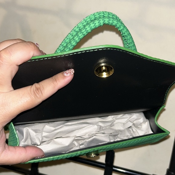 Green Purse - Picture 3 of 4